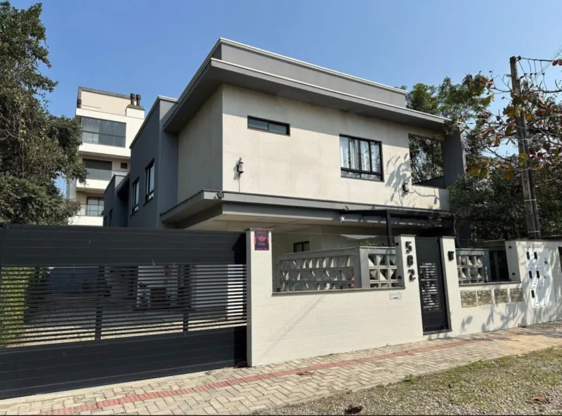 Casa em Canto Grande  -  Bombinhas