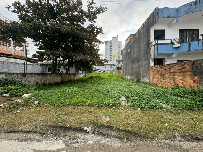 TERRENO MEIA PRAIA