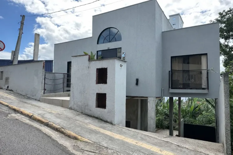 CASA EM PORTO BELO